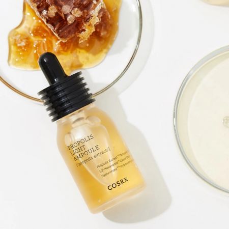 COSRX intenzivní pleťové sérum s propolisem pro rozjasnění a hydrataci Full Fit Propolis Light Ampoule, 30ml 