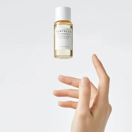 Skin1004 čistící a odličovací pleťový olej Madagascar Centella Light Cleansing Oil, 30 ml