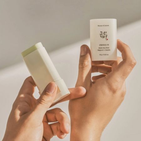 Beauty of Joseon matující tyčinka na ochranu proti slunci s SPF50+ PA++++ Matte Sun Stick Mugwort+Camelia, 18g
