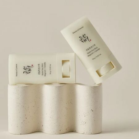 Beauty of Joseon matující tyčinka na ochranu proti slunci s SPF50+ PA++++ Matte Sun Stick Mugwort+Camelia, 18g