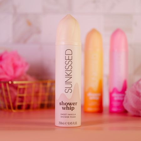 Sunkissed šlehačková sprchová pěna Shower Whip Vanilla, 250ml