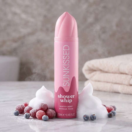 Sunkissed šlehačková sprchová pěna Shower Whip Winter Berry, 250ml