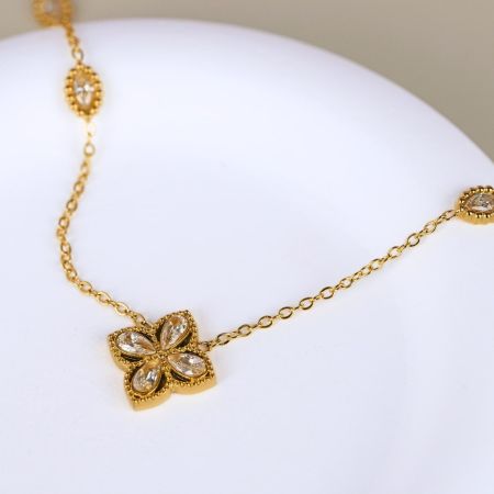Náhrdelník s čtyřlístkem a kamínky Stainless Steel - zlatý