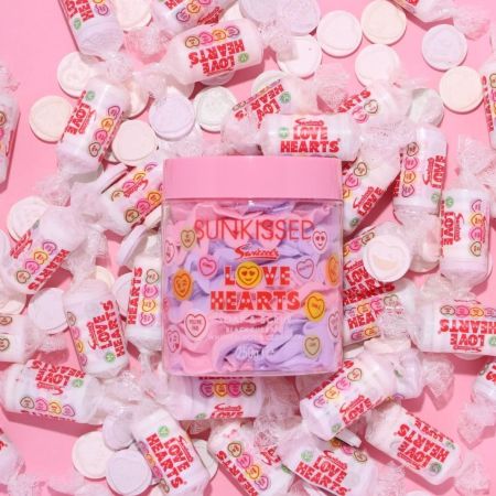 Sunkissed šlehaný tělový peeling Soap & Scrub Love Hearts, Blackcurrant , 250g