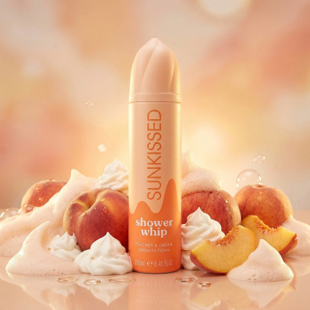Sunkissed šlehačková sprchová pěna Shower Whip Peaches & Cream, 250ml