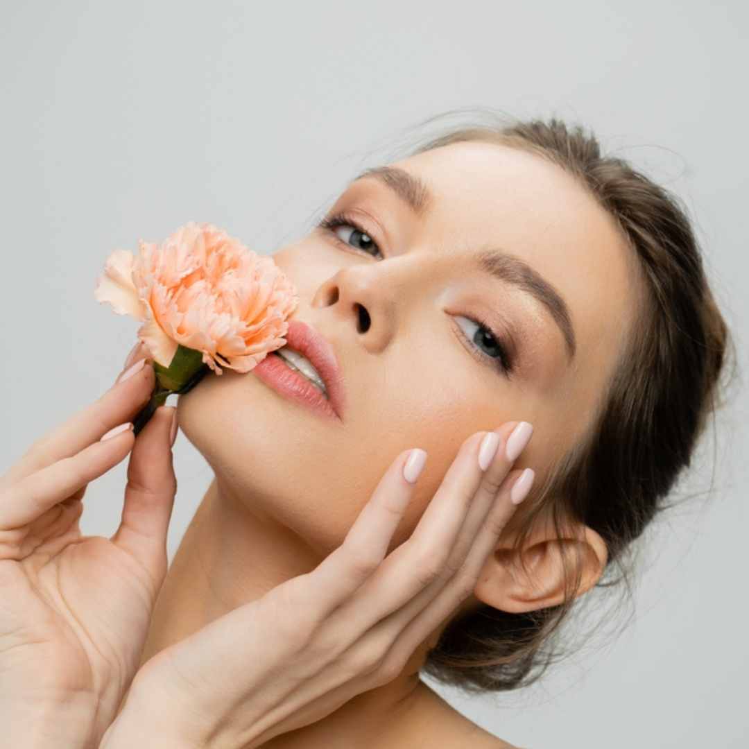 Makeup Look v barvě roku Peach Fuzz se značkou Profusion